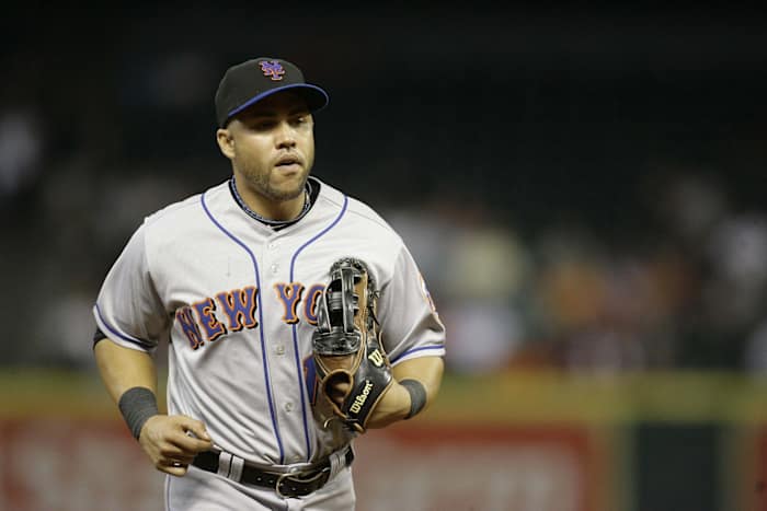 Mets outfielder Carlos Beltran runs off the field